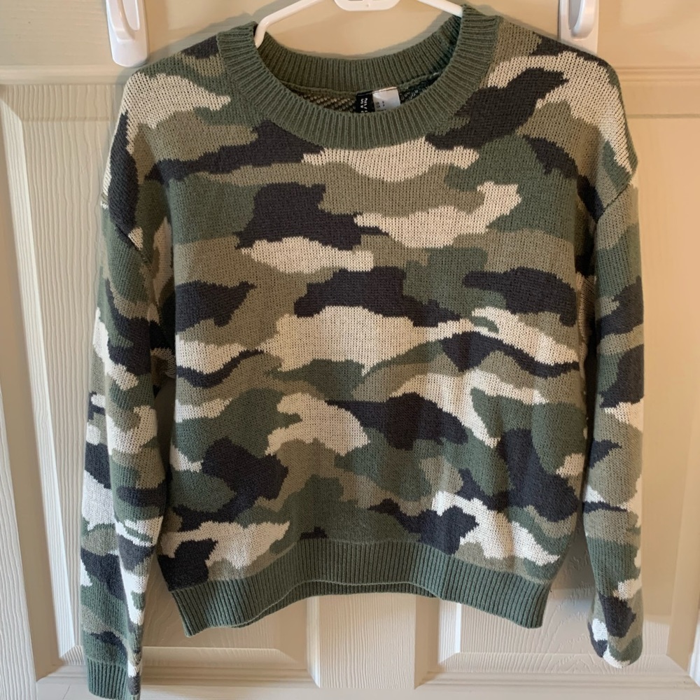 H&M Divided Camouflage crew neck sweater NWT